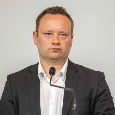20250430 Praesentation der Ergebnisse der Fruehjahrslohnrunde 2025 der Gewerkschaft BAU HOLZ-stock-foto