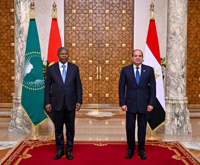 Egyptian President Abdel Fattah el-Sisi receives Angolan President Jo?o Louren?o, the current Chairperson of the African Union-stock-foto