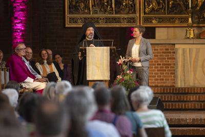 Oekumenischer Gottesdienst beim Evangelischen Kirchentag in Hannover-stock-foto