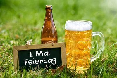 April 12, 2024: Plaque in a green meadow with a beer mug and a beer bottle with the inscription: May 1 holiday. PHOTOMON-stock-foto