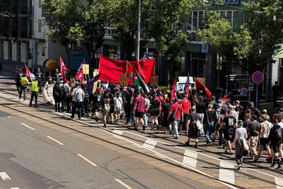 Erster Mai 2025 in Magdeburg (Sachsen-Anhalt) mit Kundgebung und Demonstration unter dem Motto Klasse, Kampf, Kultur, He-stock-photo