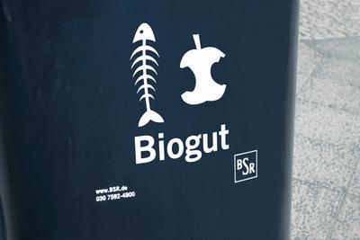 M?lltonne f?r Biogut-stock-photo