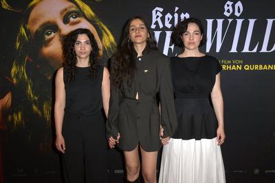 Mona Zarreh Hoshyari Khah, Kenda Hmeidan, Verena Altenberger-stock-foto