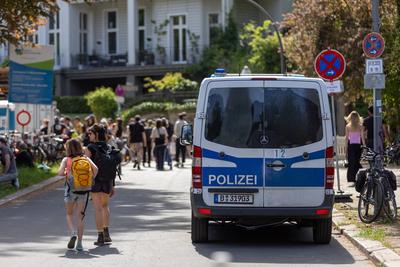 Satirischer Protest: Myass-Demo im Grunewald, Das Berliner Verwaltungsgericht hat im Eilverfahren entschieden, dass die-stock-foto