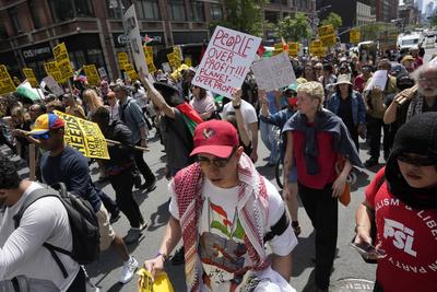 Activists protest Trump on May Day-stock-foto