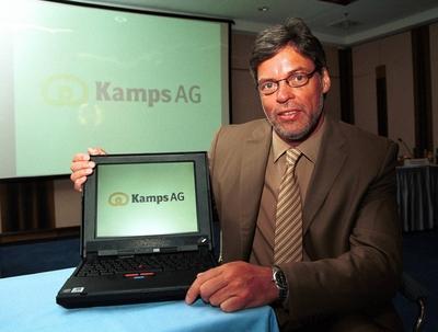 Heiner Kamps , Vorstandsvorsitzender , Kamps AG , 07.03.2001 , Frankfurt am Main , Bilanzpressekonferenz , halbe Figur-stock-foto