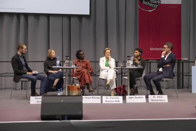 Podium "klimagerecht - ressourcengerecht?" beim Evangelischen Kirchentag in Hannover-stock-photo