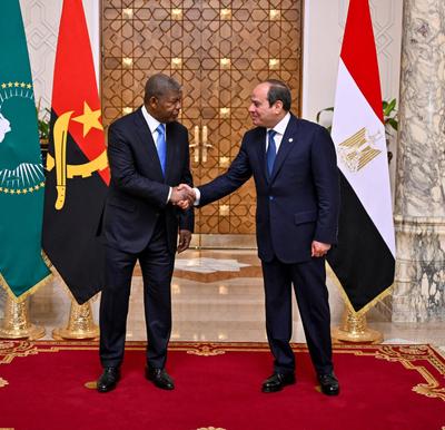 Egyptian President Abdel Fattah el-Sisi receives Angolan President Jo?o Louren?o, the current Chairperson of the African Union-stock-foto