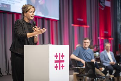 Podium Klimapolitik zwischen Technik und Genuegsamkeit-stock-foto