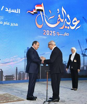 Egyptian President Abdel Fattah El-Sisi participates in the Labor Day celebrations at the Suez Steel Company headquarters-stock-foto