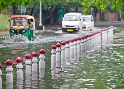 Traffic Snarls, Waterlogging As Thunderstorm Rain Hit Delhi NCR-stock-foto