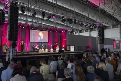 Podium Sexualisierte Gewalt und Machtmissbrauch-stock-foto