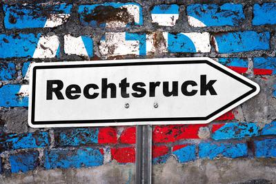 Germany - January 30, 2025: PHOTOMONTAGE, symbolic image of the political shift to the right in Germany. Signpost with i-stock-foto