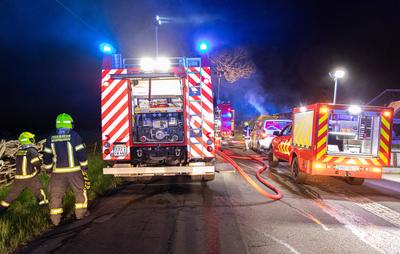 Feuerwehr r?ckt zu Schuppenbrand aus ? Zwei Eins?tze binnen kurzer Zeit-stock-photo