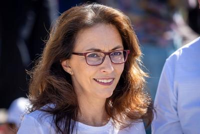DGB Bundesvorsitzende Yasmin Fahimi bei Maidemonstration-stock-foto
