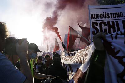 Revolution?re 1. Mai-Demonstration in Berlin-stock-foto