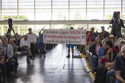 Podium "Deutsche Zerissenheit" beim Kirchentag in Hannover-stock-foto
