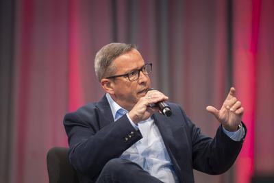 Podium Klimapolitik zwischen Technik und Genuegsamkeit-stock-foto