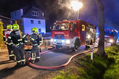 Feuerwehr r?ckt zu Schuppenbrand aus ? Zwei Eins?tze binnen kurzer Zeit-stock-photo