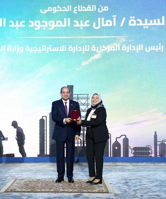 Egyptian President Abdel Fattah El-Sisi participates in the Labor Day celebrations at the Suez Steel Company headquarters-stock-foto