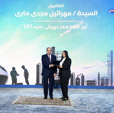 Egyptian President Abdel Fattah El-Sisi participates in the Labor Day celebrations at the Suez Steel Company headquarters-stock-foto
