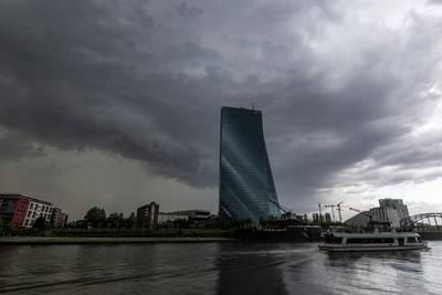 Gewitterfront ?ber Frankfurt-stock-foto