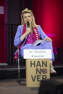 Podium Sexualisierte Gewalt und Machtmissbrauch-stock-foto