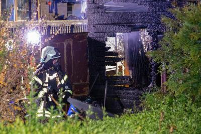 Feuerwehr r?ckt zu Schuppenbrand aus ? Zwei Eins?tze binnen kurzer Zeit-stock-photo