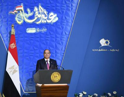 Egyptian President Abdel Fattah El-Sisi participates in the Labor Day celebrations at the Suez Steel Company headquarters-stock-foto
