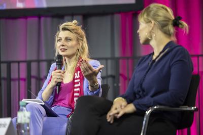 Podium Sexualisierte Gewalt und Machtmissbrauch-stock-foto