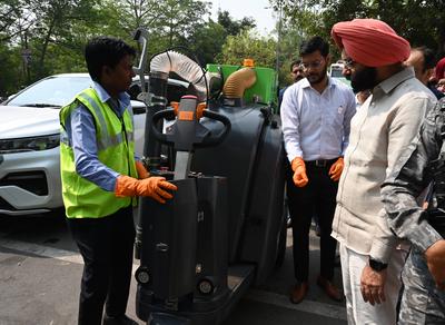 Delhi Environment Minister Manjinder Singh Sirsa Reviews Machines For Dust Mitigation, Pollution Control In Delhi-stock-photo