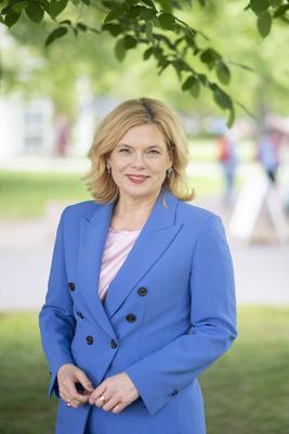 Bundestagspraesidentin Julia Kloeckner auf dem Kirchentag-stock-photo