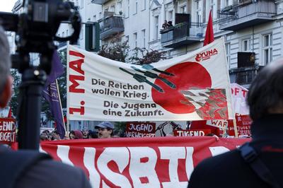 Revolution?re 1. Mai-Demonstration in Berlin-stock-foto