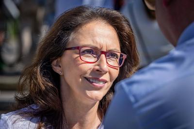 DGB Bundesvorsitzende Yasmin Fahimi bei Maidemonstration-stock-foto