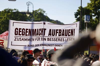 Revolution?re 1. Mai-Demonstration in Berlin-stock-foto