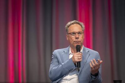 Podium Klimapolitik zwischen Technik und Genuegsamkeit-stock-foto