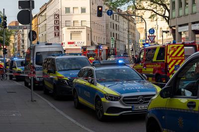 Auto faehrt in Menschenmenge, Stuttgart, Olgastra?e 35, Stuttgart, Heilbronnerstrasse / Kriegsbergstrasse, 02.05.25,-stock-foto