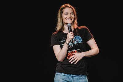 Hazel Brugger Bern, Switzerland. 14th, August 2021. The Swiss-German comedian Hazel Brugger performs a live stand-up com-stock-foto