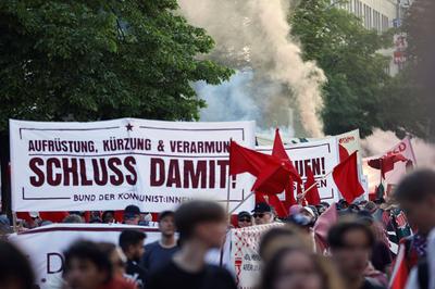 Revolution?re 1. Mai-Demonstration in Berlin-stock-foto