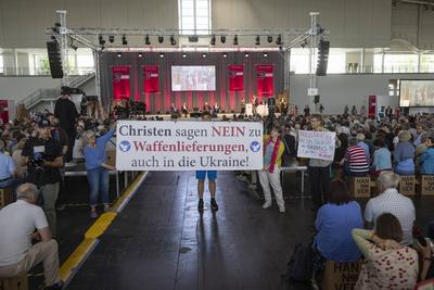 Podium "Deutsche Zerissenheit" beim Kirchentag in Hannover-stock-foto