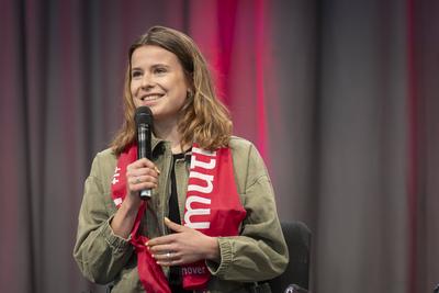 Podium Klimapolitik zwischen Technik und Genuegsamkeit-stock-foto