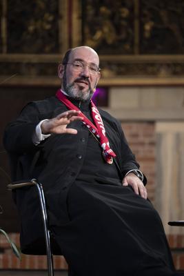 Dialogbibelarbeit am Kirchentag mit Bischof Emmanuel von Christoupolis-stock-foto