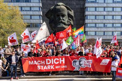 DGB Bundesvorsitzende Yasmin Fahimi bei Maidemonstration-stock-foto