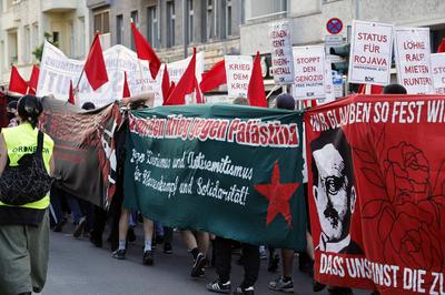 Revolution?re 1. Mai-Demonstration in Berlin-stock-foto