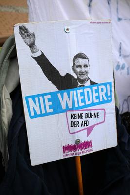 Demonstration unter dem Motto ?Nie wieder ist jetzt ? f?r Demokratie, gegen Faschismus?- Kundgebung gegen die AfD und Re-stock-photo