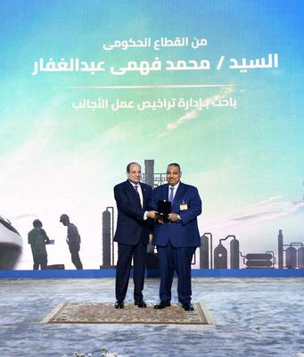 Egyptian President Abdel Fattah El-Sisi participates in the Labor Day celebrations at the Suez Steel Company headquarters-stock-foto
