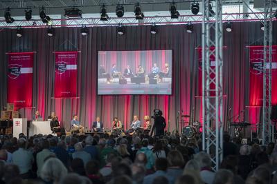 Podium Klimapolitik zwischen Technik und Genuegsamkeit-stock-foto