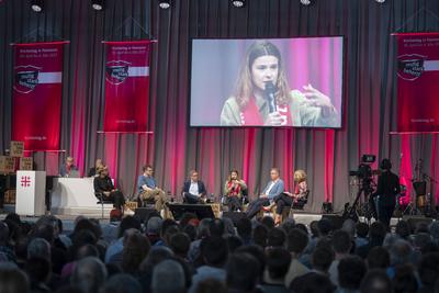 Podium Klimapolitik zwischen Technik und Genuegsamkeit-stock-foto