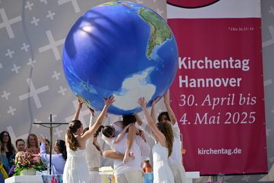 Abschlussgottesdienst beim Kirchentag in Hannover-stock-foto
