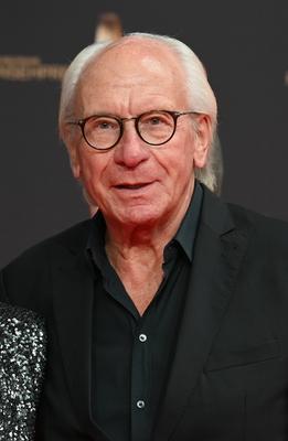 Gruppenbild der Jury Deutsche Fernsehpreis mit dem Vorsitzenden Produzent Wolf Bauer (r) kommt zur Gala und Verleihung d-stock-foto